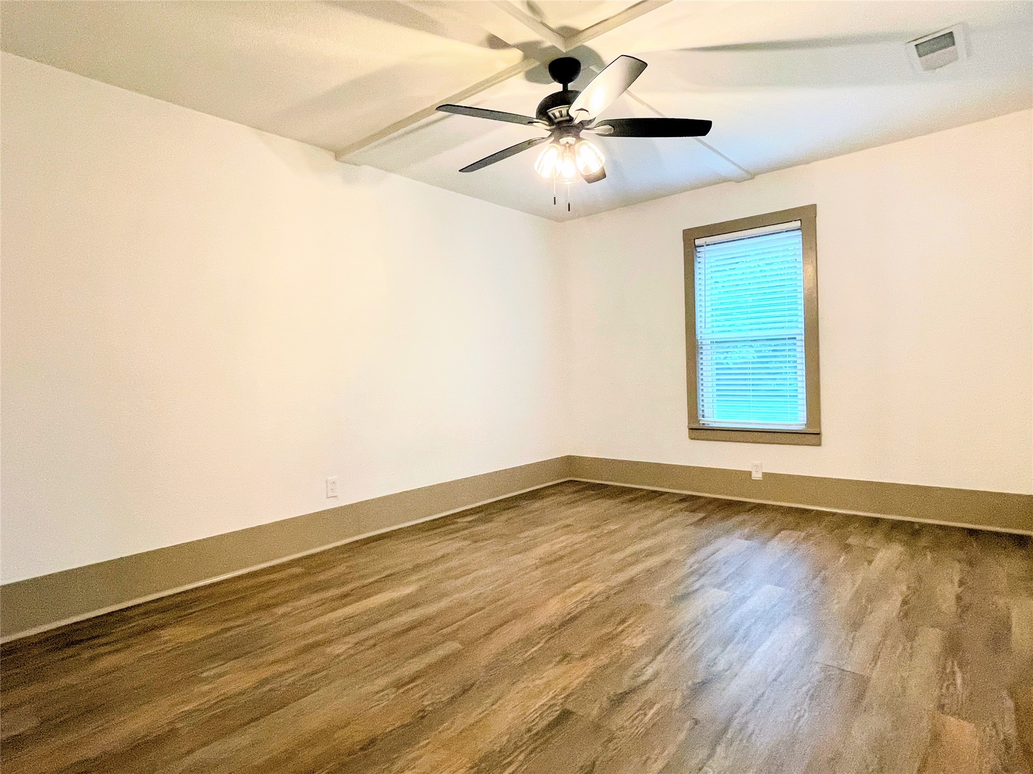 210 Crescent Drive Trinity, TX 75862 - Photo 20 of 33 Bedroom 2 downstairs