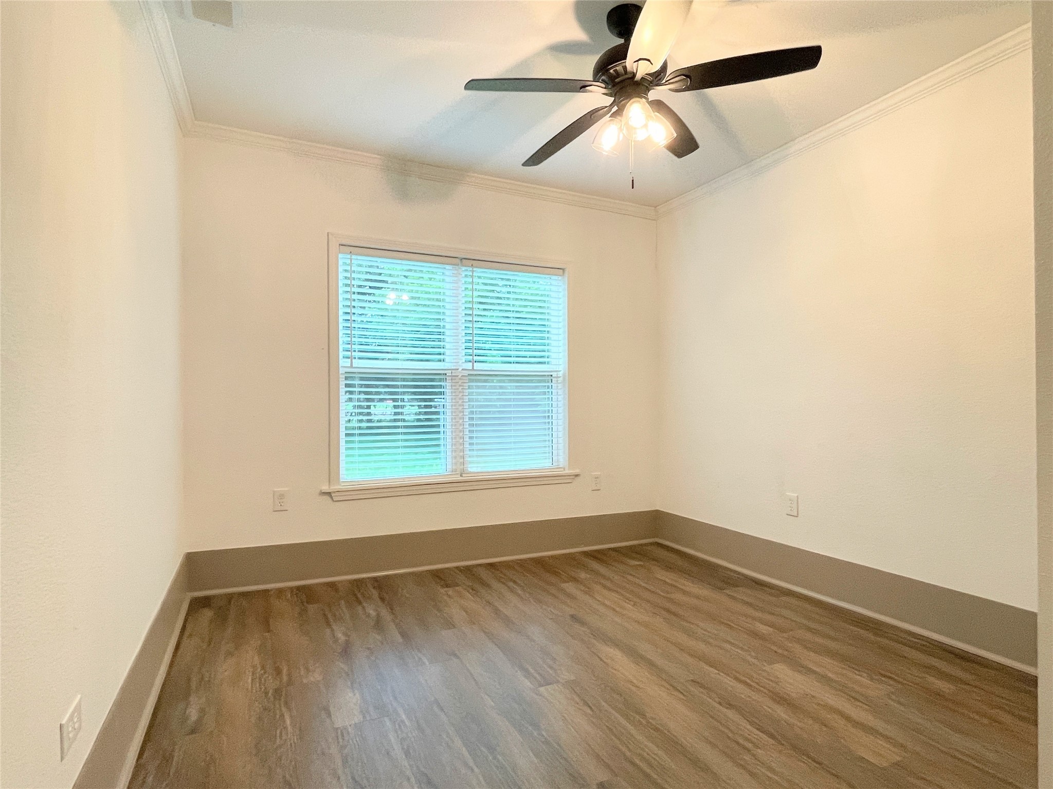 210 Crescent Drive Trinity, TX 75862 - Photo 22 of 33 Bedroom 3 downstairs