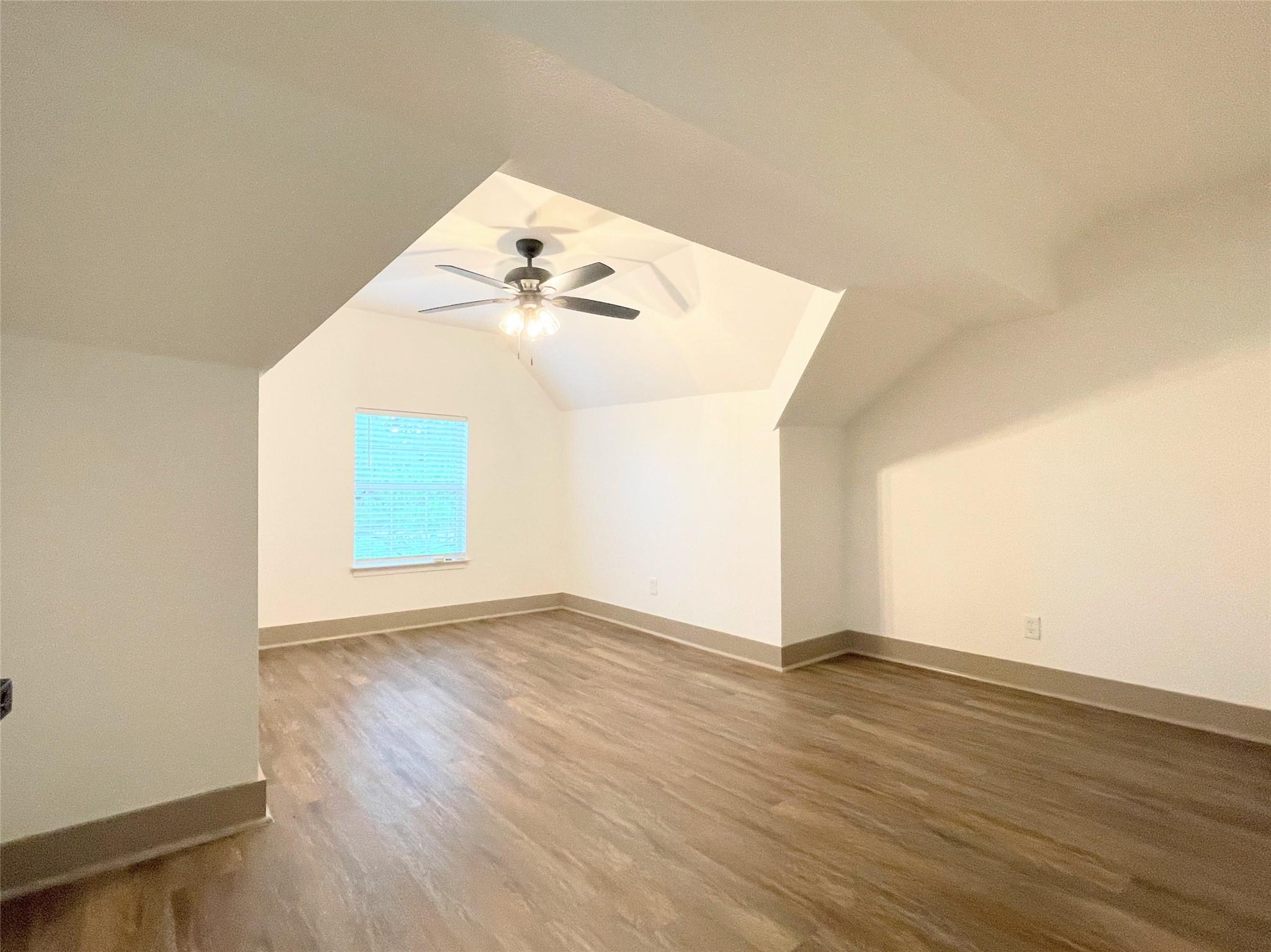 210 Crescent Drive Trinity, TX 75862 - Photo 29 of 33 Bedroom 4 upstairs