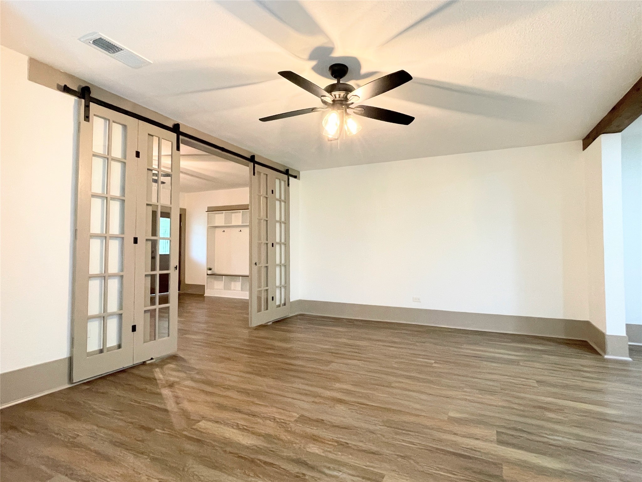 210 Crescent Drive Trinity, TX 75862 - Photo 9 of 33 Living room