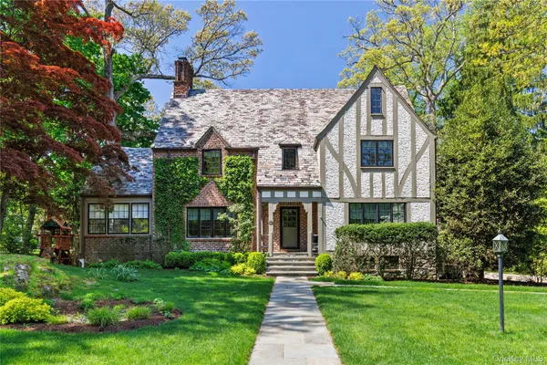$2,390,000 | 10 Woodland Drive, Rye, NY 10580
