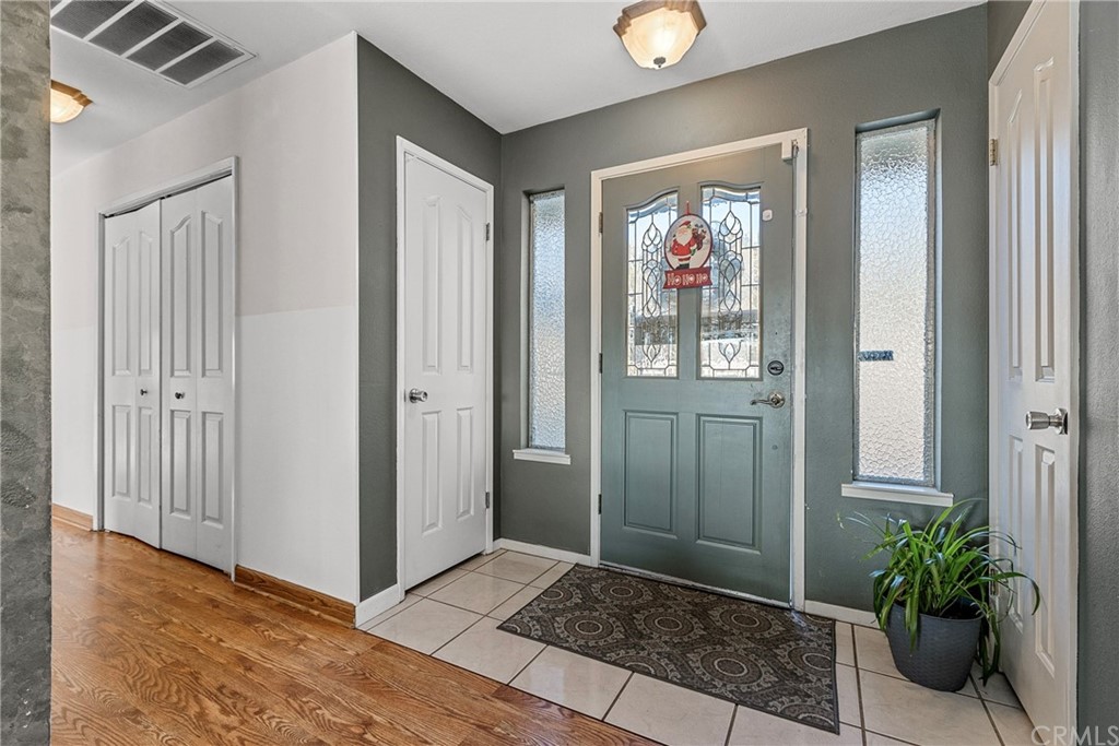 45943 Black Oak Road Coarsegold, CA 93614 - Photo 13 of 64 a view of a hallway