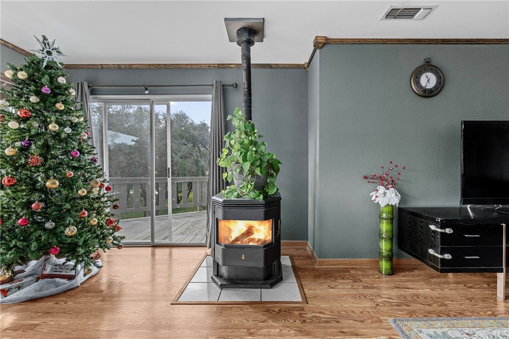 45943 Black Oak Road Coarsegold, CA 93614 - Photo 15 of 64 a living room with furniture and a potted plant