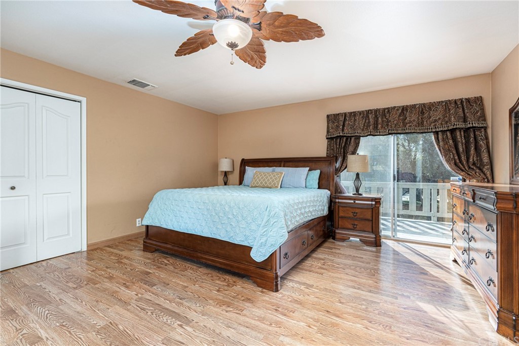 45943 Black Oak Road Coarsegold, CA 93614 - Photo 30 of 64 a bedroom with a bed a mirror and a lamp on a dresser