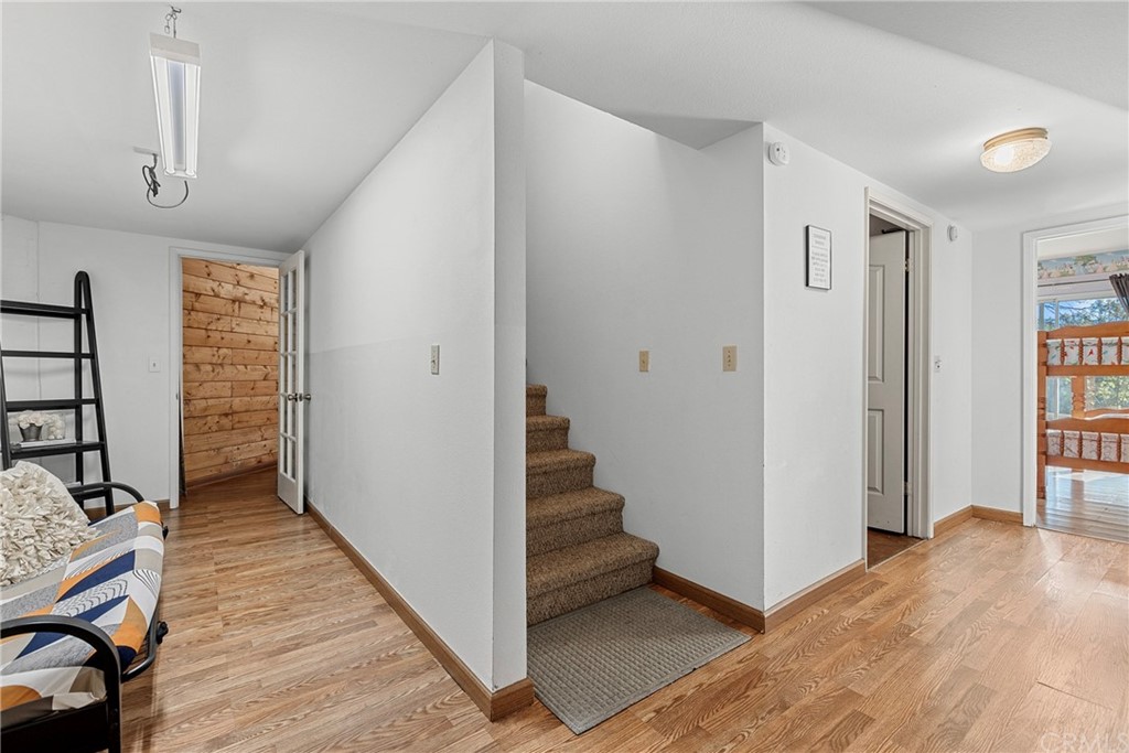 45943 Black Oak Road Coarsegold, CA 93614 - Photo 38 of 64 a view of a hallway with wooden floor and workspace