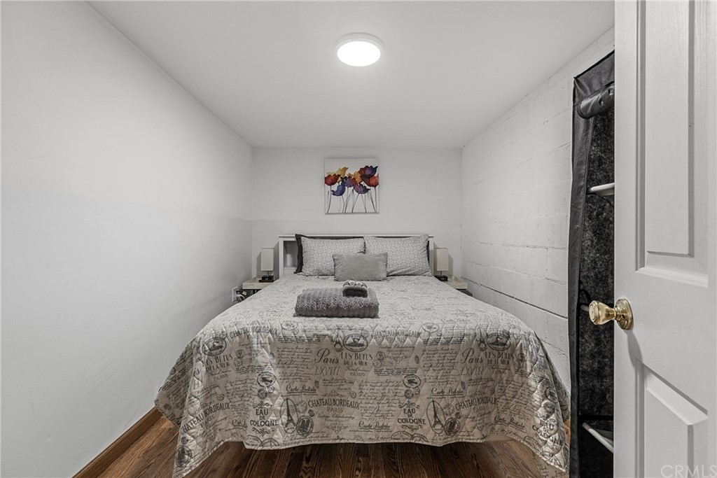 45943 Black Oak Road Coarsegold, CA 93614 - Photo 40 of 64 a bed sitting in a bedroom next to a window