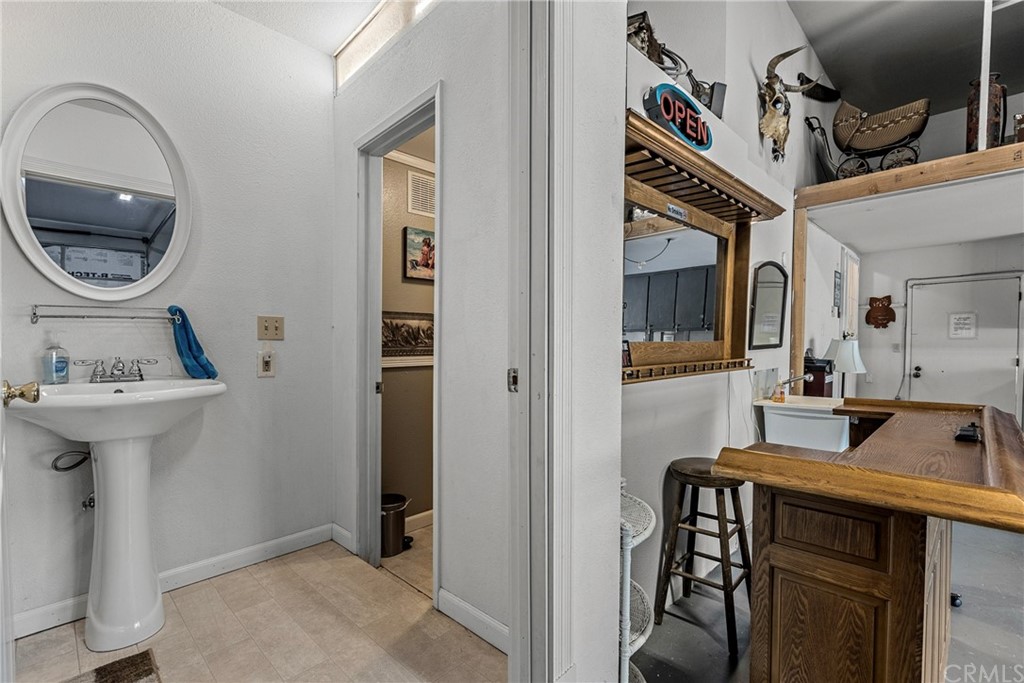 45943 Black Oak Road Coarsegold, CA 93614 - Photo 50 of 64 a bathroom with a sink a mirror and a toilet