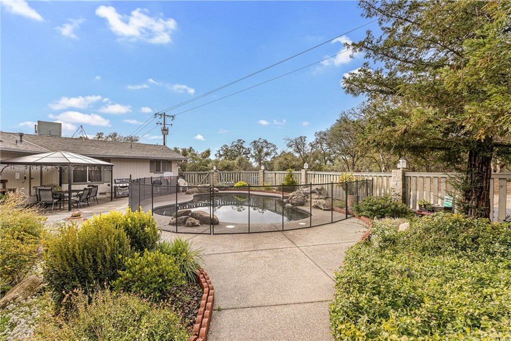 45943 Black Oak Road Coarsegold, CA 93614 - Photo 8 of 64 a view of a house with swimming pool and sitting area
