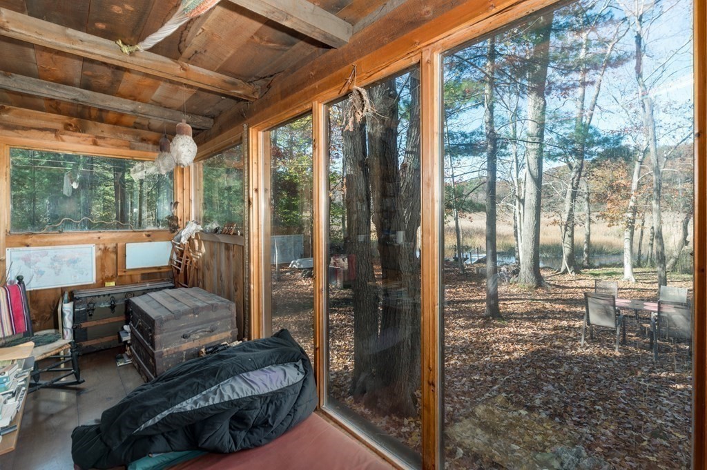 24 Paradise Road Ipswich, MA 01938 - Photo 19 of 27 a living room with furniture