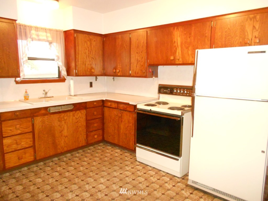 1817 Morris Avenue South Renton, WA 98055 - Photo 3 of 15
