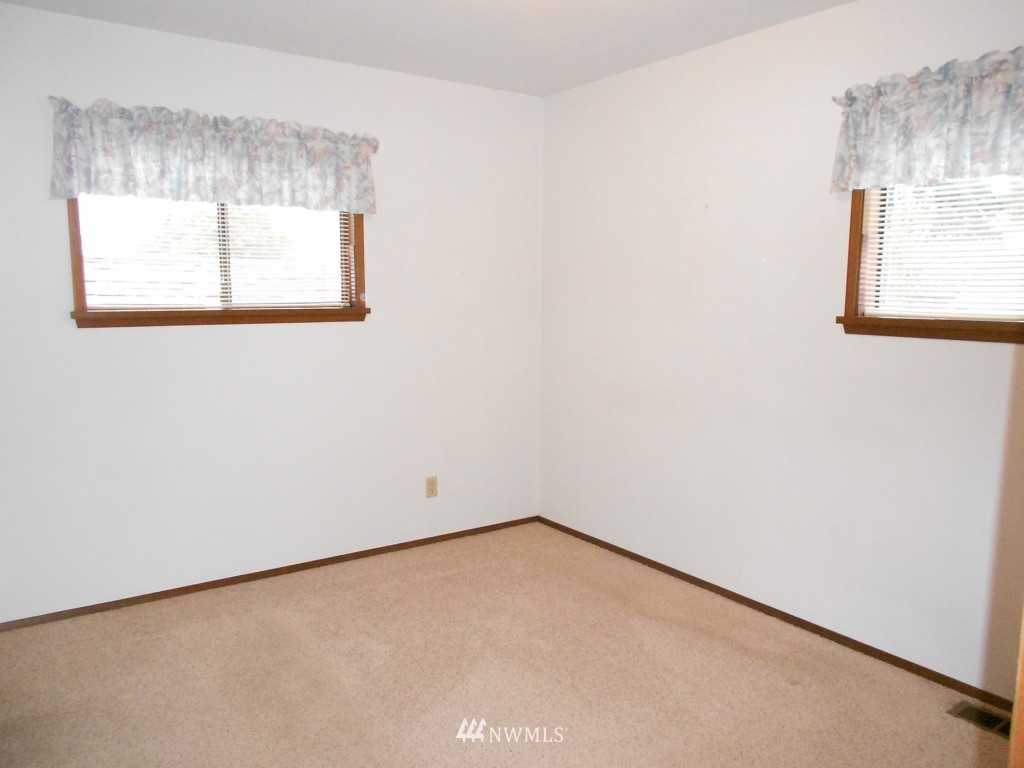 1817 Morris Avenue South Renton, WA 98055 - Photo 6 of 15