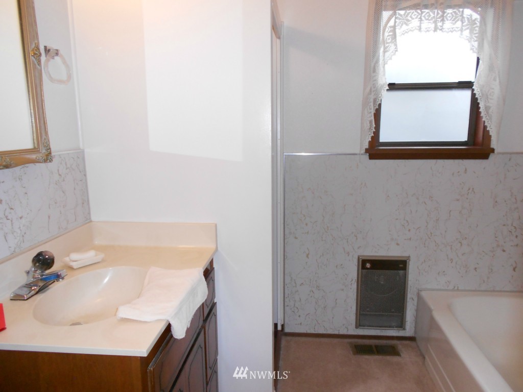 1817 Morris Avenue South Renton, WA 98055 - Photo 8 of 15