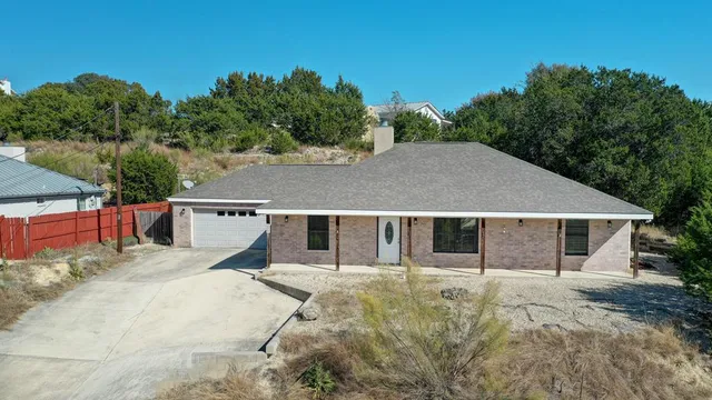 $1,950 | 409 Alvin Drive, Kerrville, TX 78028