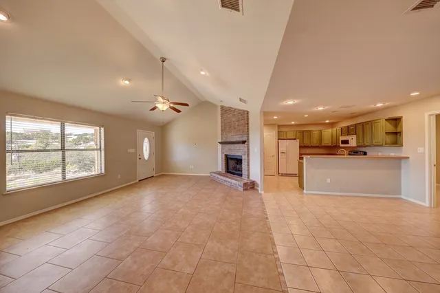 $1,950 | 409 Alvin Drive, Kerrville, TX 78028