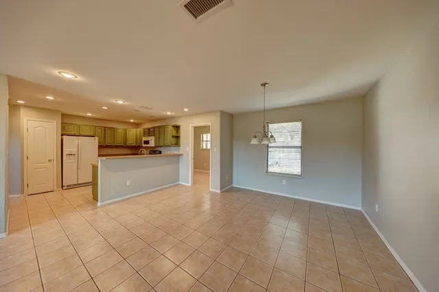 $1,950 | 409 Alvin Drive, Kerrville, TX 78028