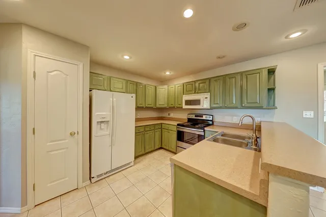 $1,950 | 409 Alvin Drive, Kerrville, TX 78028