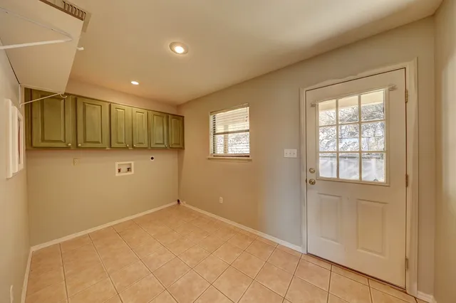 $1,950 | 409 Alvin Drive, Kerrville, TX 78028