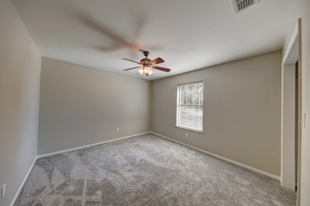 409 Alvin Drive Kerrville, TX 78028 - Photo 9 of 15