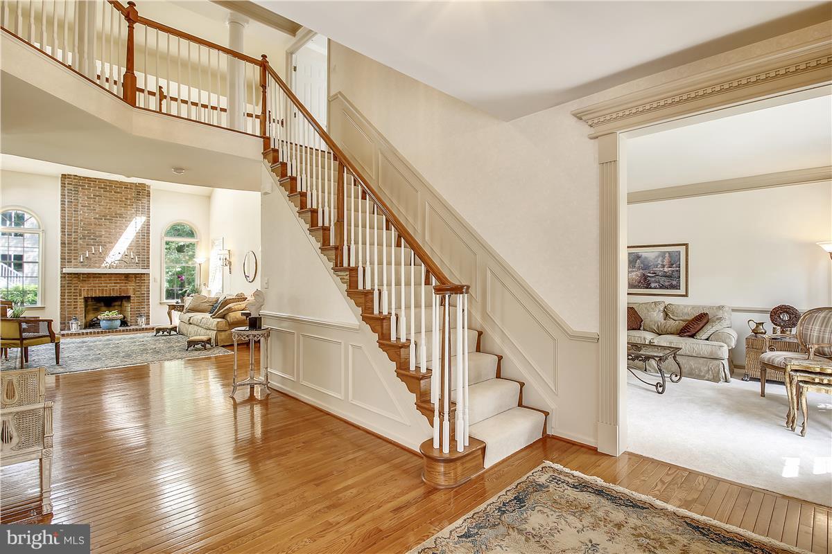 8006 Boulder Ridge Way Gaithersburg, MD 20882 - Photo 2 of 30 Large and dramatic foyer