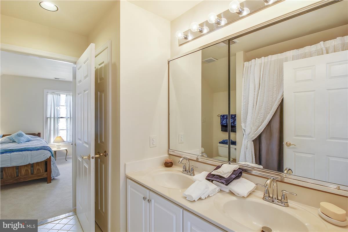 8006 Boulder Ridge Way Gaithersburg, MD 20882 - Photo 22 of 30 Bath