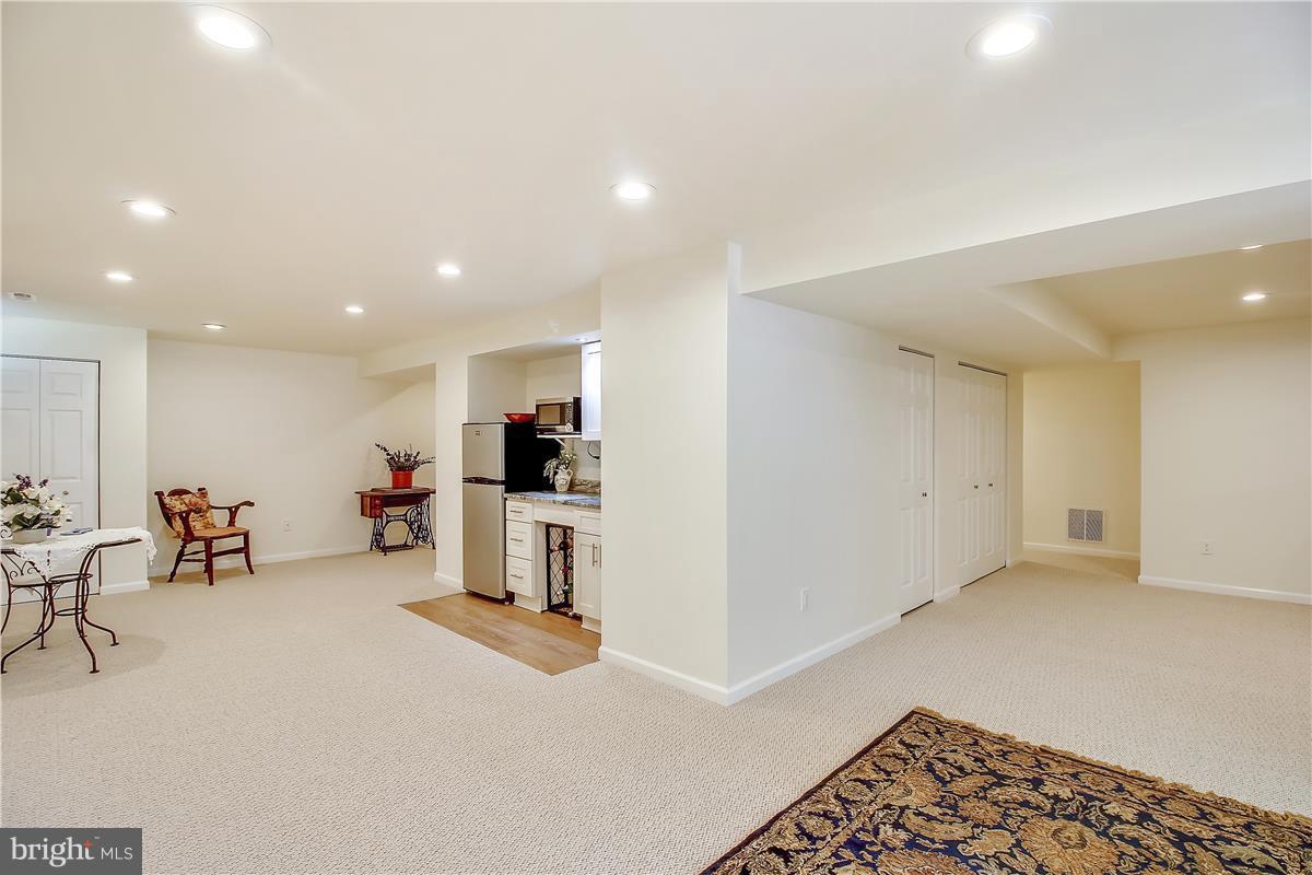 8006 Boulder Ridge Way Gaithersburg, MD 20882 - Photo 25 of 30 Large recreation area