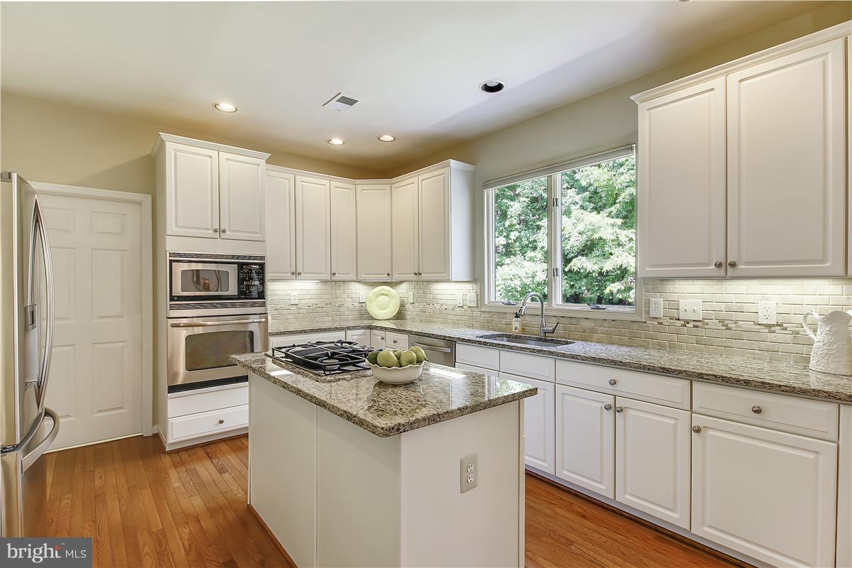 8006 Boulder Ridge Way Gaithersburg, MD 20882 - Photo 6 of 30 Kitchen