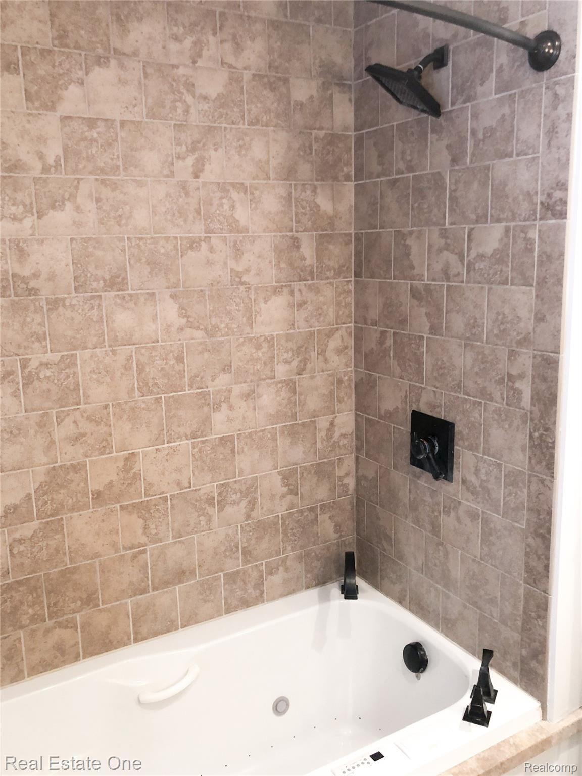 2222 Cole Road Lake Orion, MI 48362 - Photo 23 of 25 19.jpeg