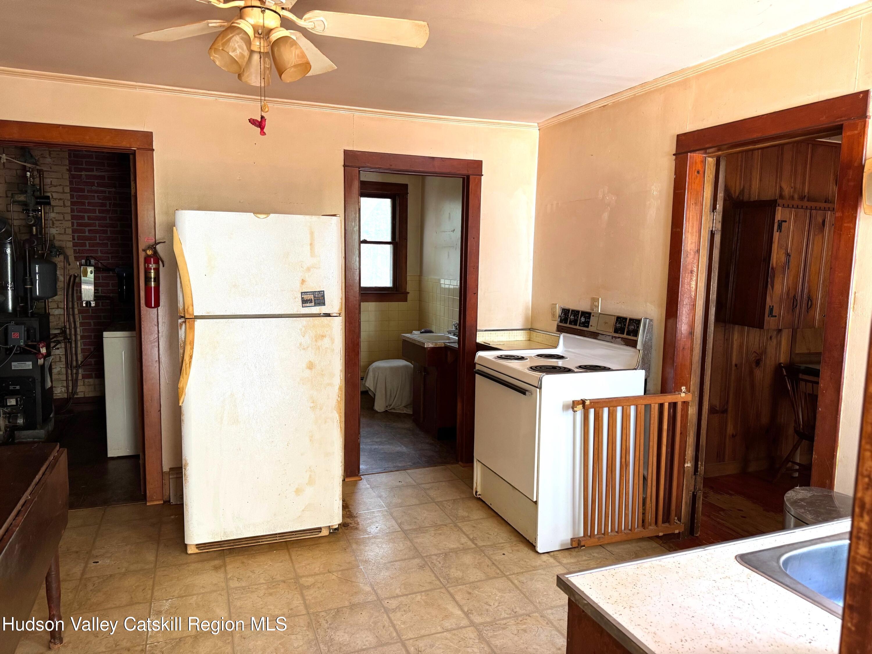 252 Ralph Vedder Road Saugerties, NY 12477 - Photo 3 of 19 kitchen