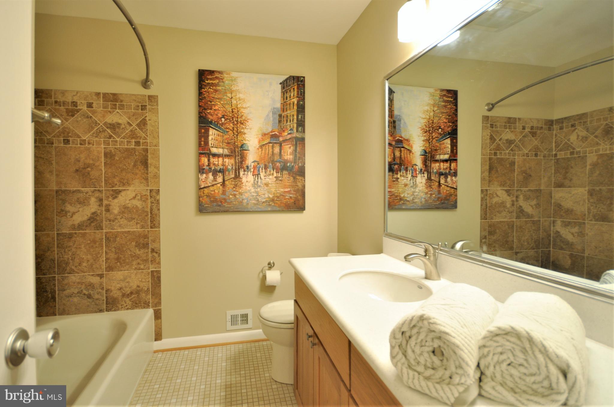 2009 Approach Lane Reston, VA 20191 - Photo 14 of 17 Bath