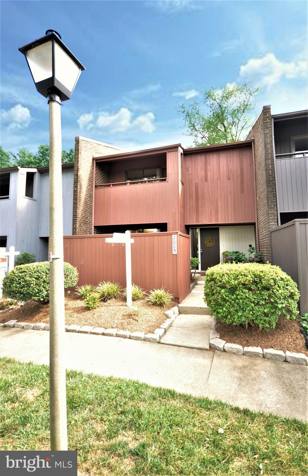 2009 Approach Lane Reston, VA 20191 - Photo 3 of 17 Exterior (front)