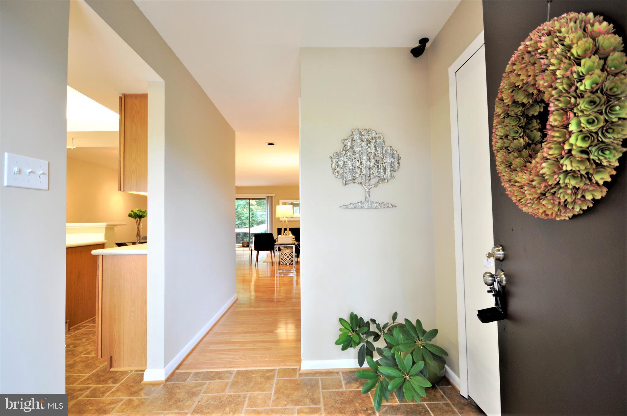2009 Approach Lane Reston, VA 20191 - Photo 4 of 17 Foyer