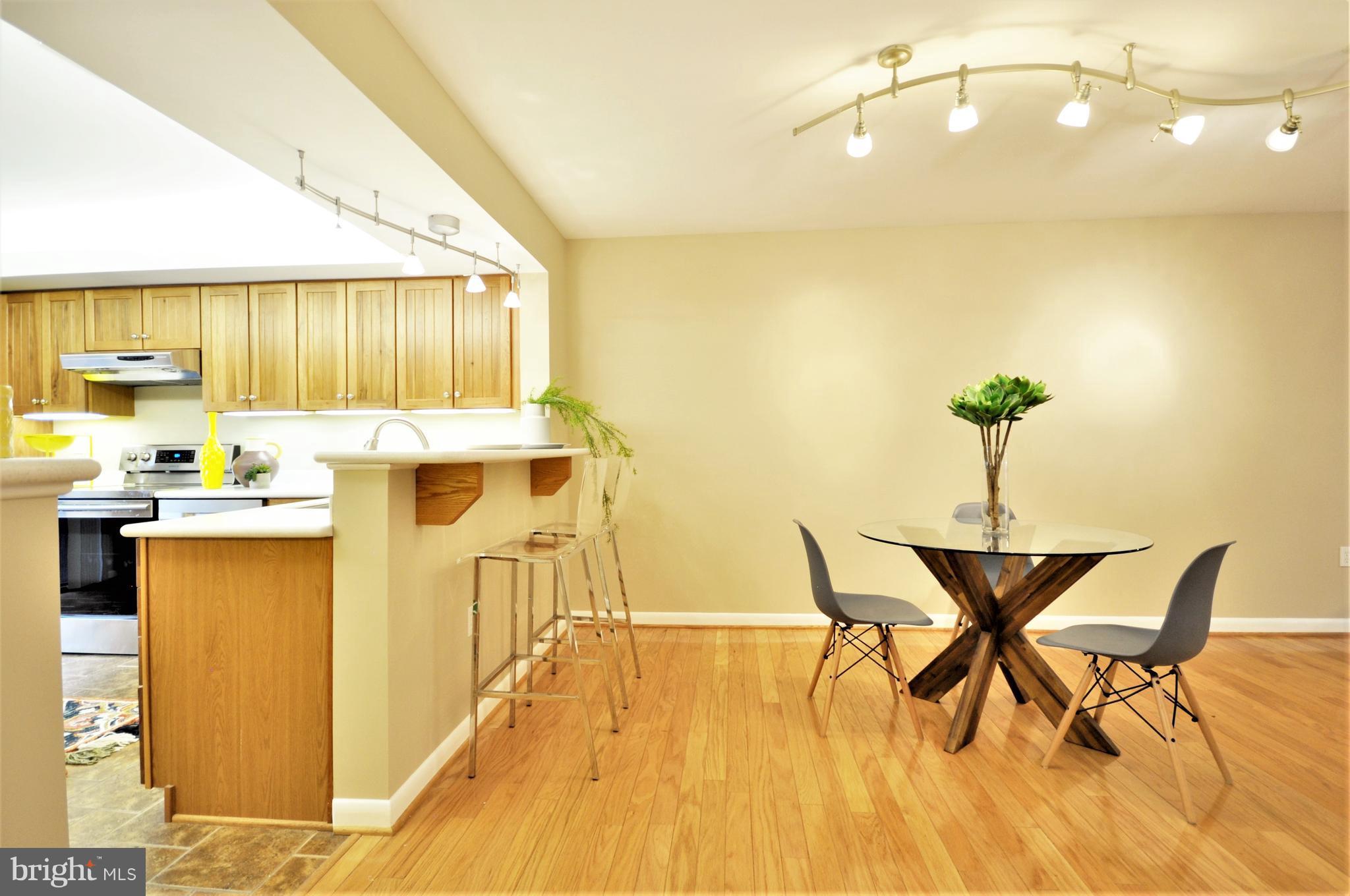 2009 Approach Lane Reston, VA 20191 - Photo 7 of 17 Dining Room