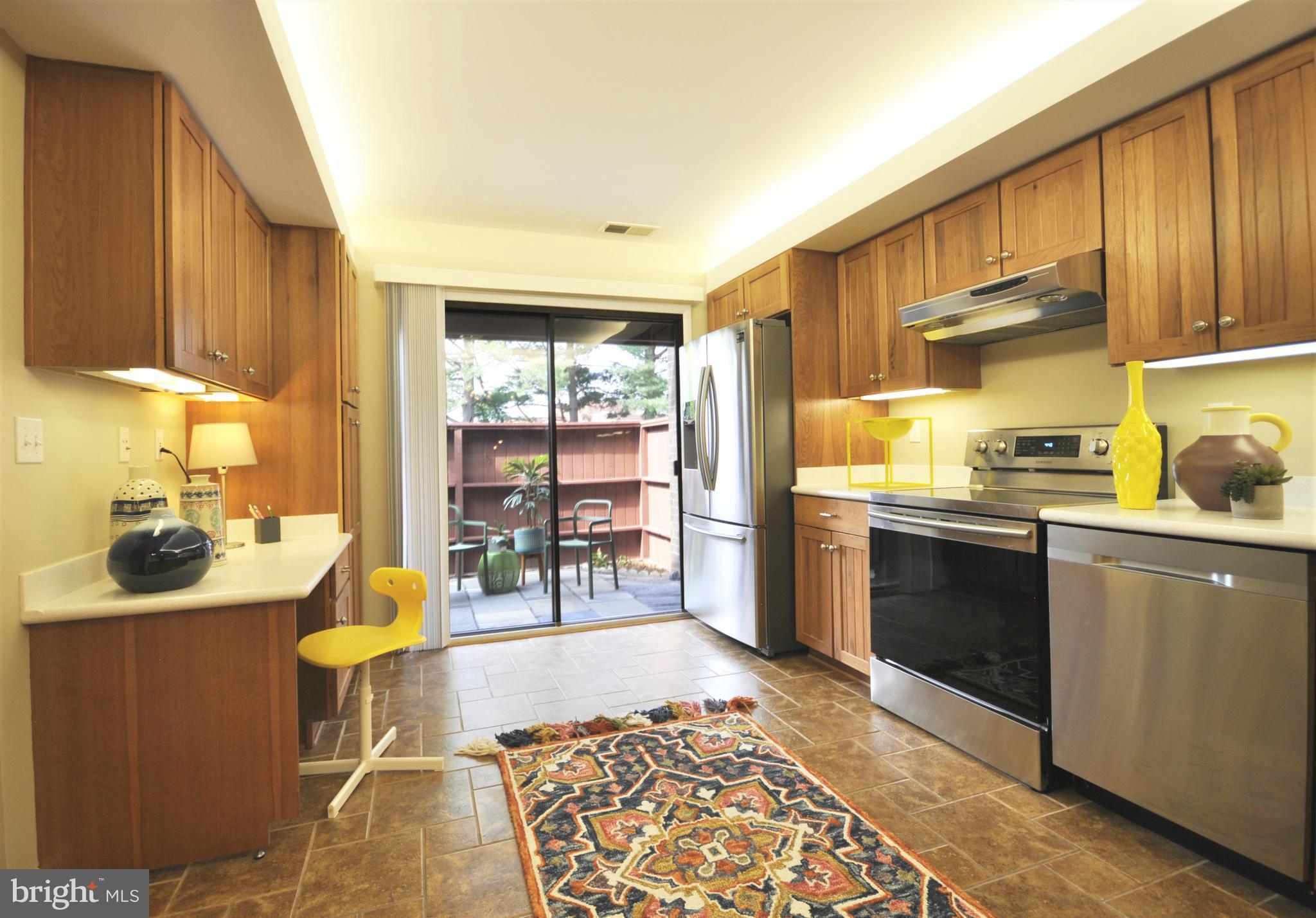 2009 Approach Lane Reston, VA 20191 - Photo 10 of 17 Kitchen