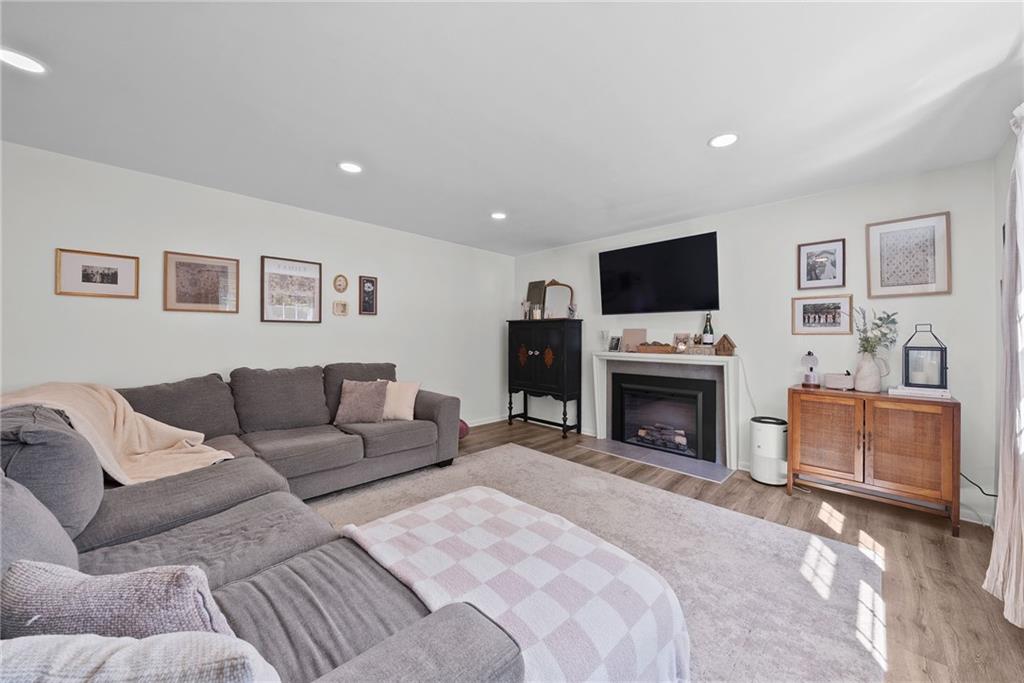 970 Beaver Grade Road Coraopolis, PA 15108 - Photo 6 of 42 Gallery Image 6