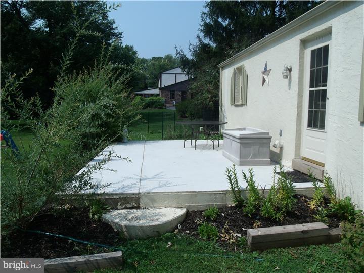 22 Bluebird Road Holland, PA 18966 - Photo 11 of 14 Patio