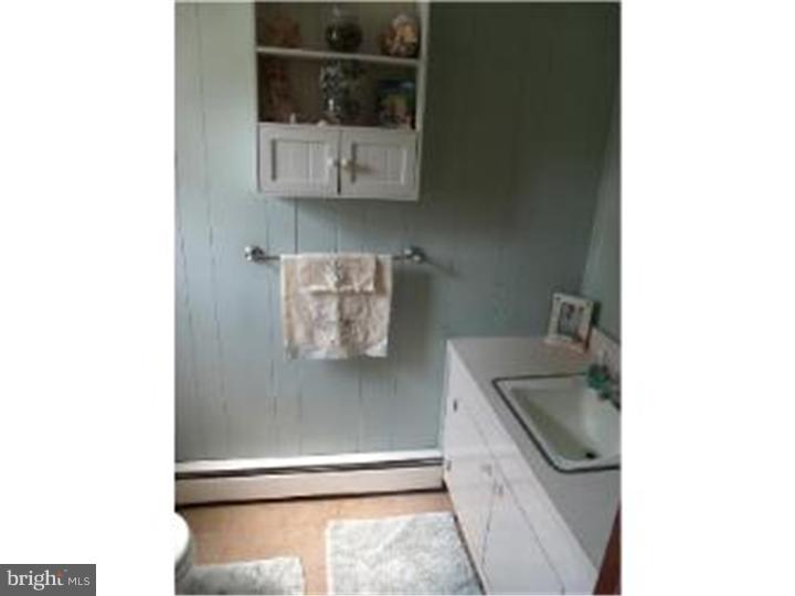 22 Bluebird Road Holland, PA 18966 - Photo 8 of 14 Bathroom