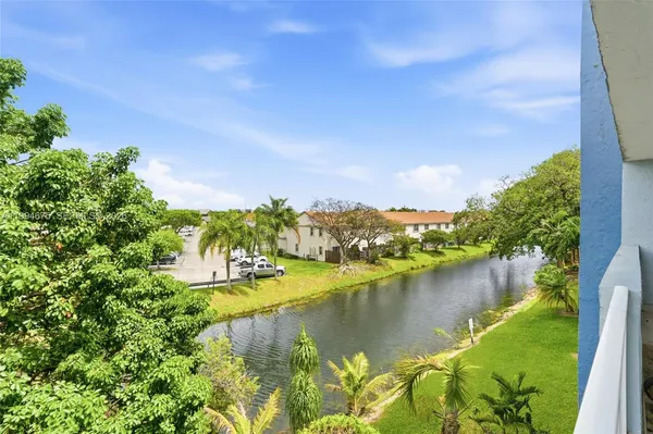 $300,000 | 9375 Fontainebleau Boulevard, Unit L301, Miami, FL 33172