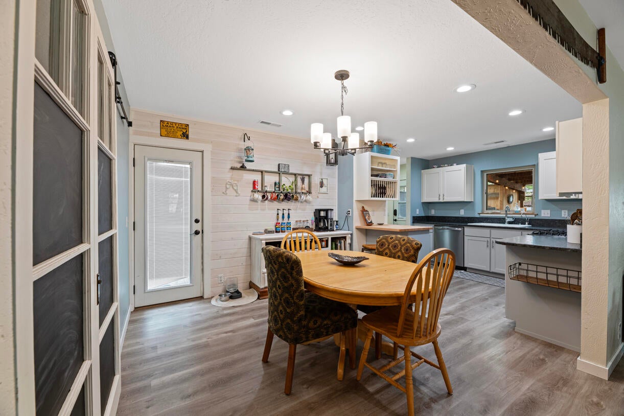 3747 Hilsinger Road Phoenix, OR 97535 - Photo 14 of 34 DSC_4446