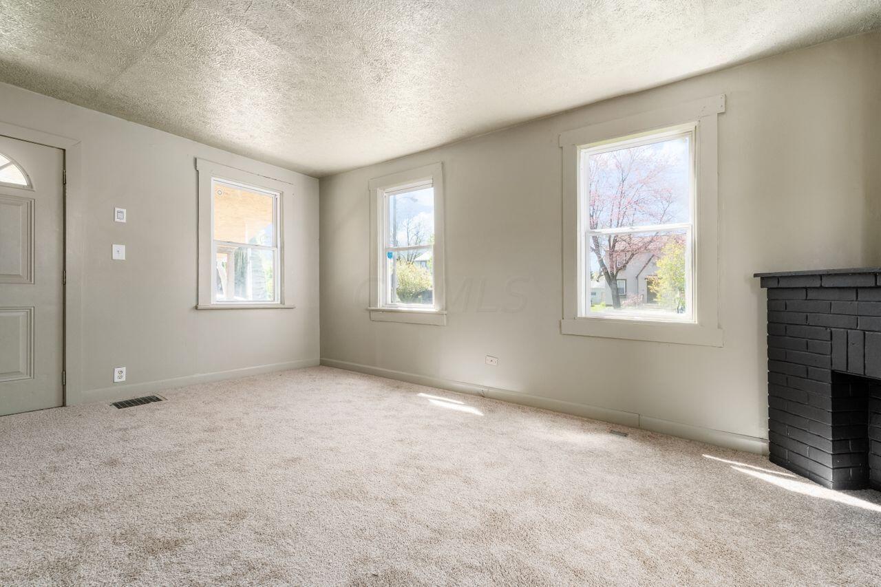 574 South Hampton Road Columbus, OH 43213 - Photo 5 of 28 S_-_574_S_Hampton_Rd_-_025