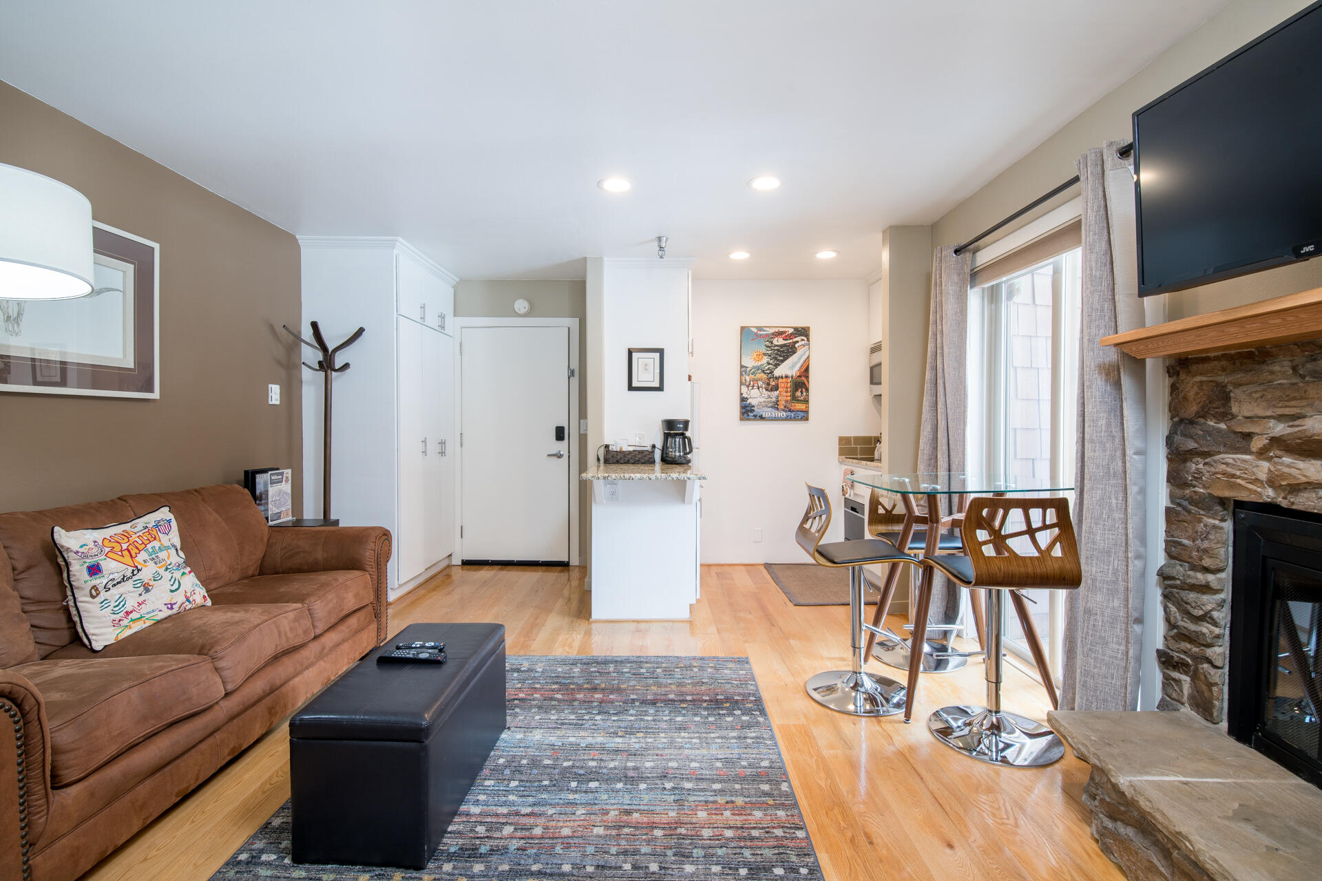 111 Angani Way, Unit 2069 Sun Valley, ID 83353 - Photo 4 of 14 111 Angani Way 2069