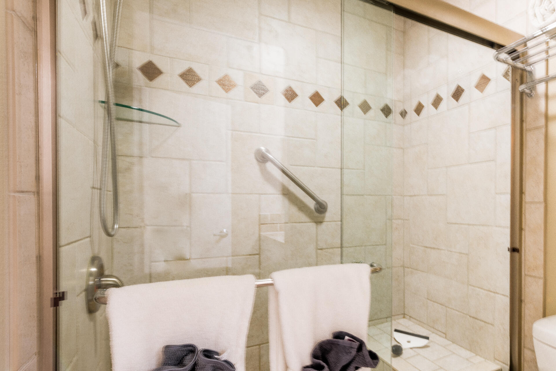 111 Angani Way, Unit 2069 Sun Valley, ID 83353 - Photo 8 of 14 111 Angani Way 2069