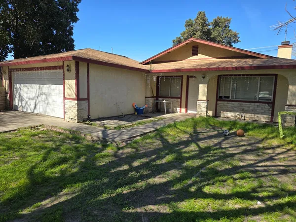 $299,950 | 417 Mt Everest Court, Modesto, CA 95358