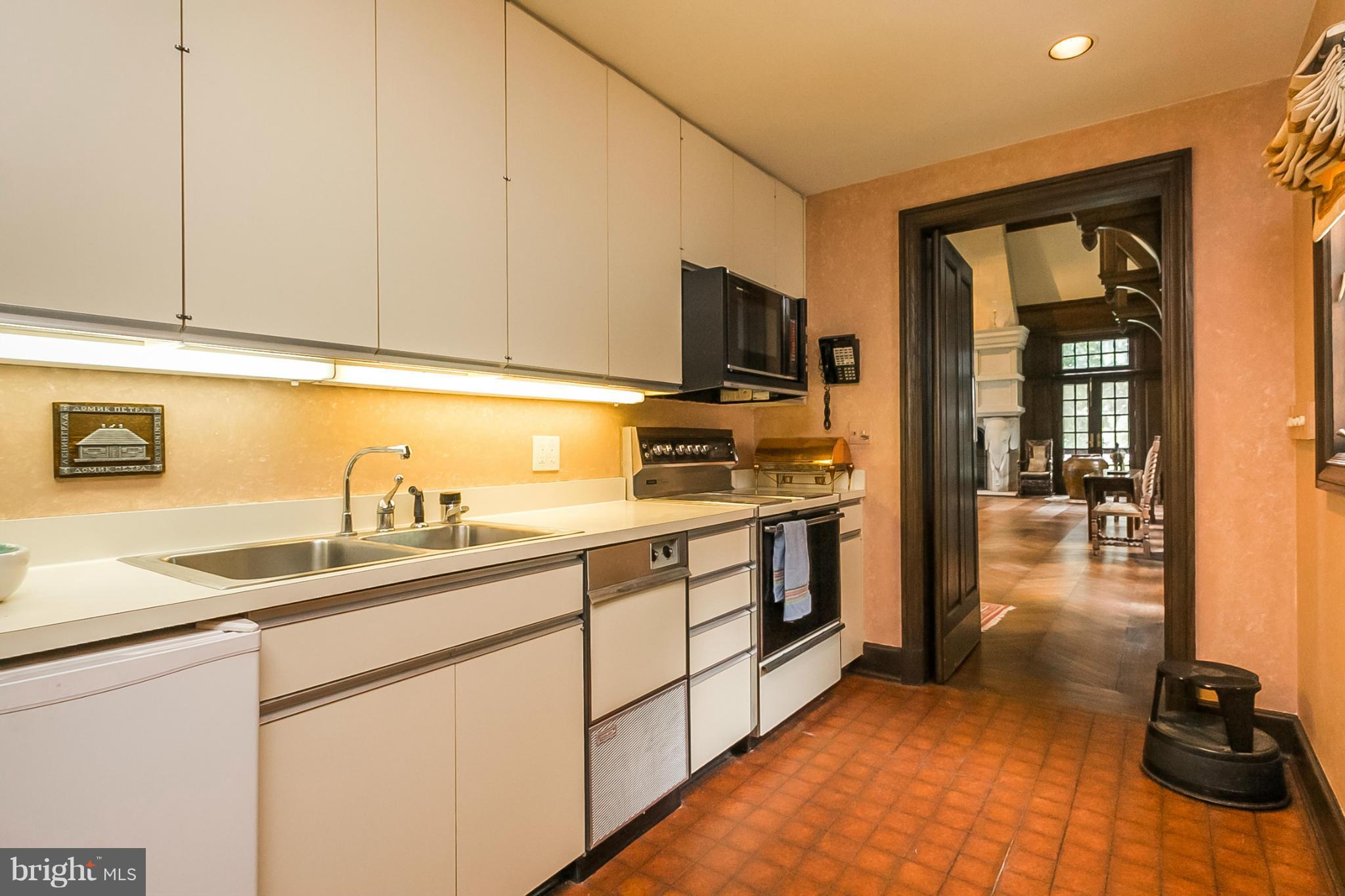 2077 Maidstone Farm Road Annapolis, MD 21409 - Photo 14 of 30 Butler's Pantry