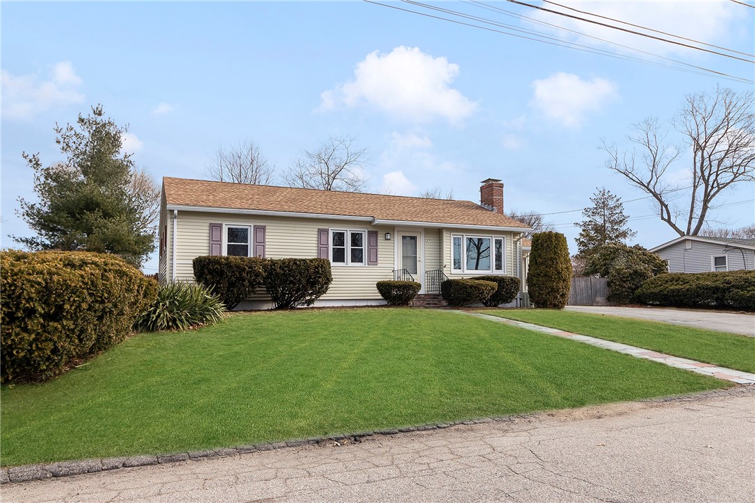 27 Kalmer Road Warwick, RI 02886 - Photo 3 of 31 Gallery Image 3