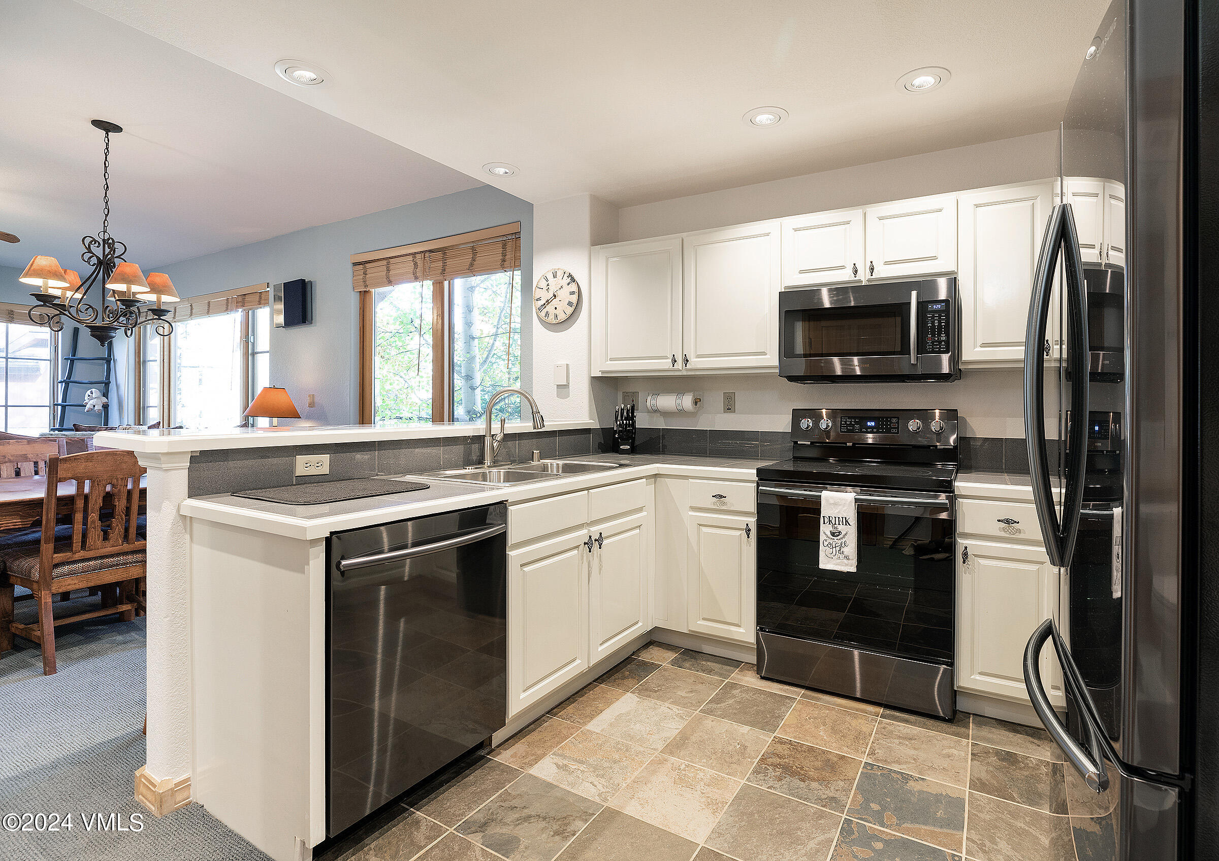 74 Cresta Road, Unit 202 Edwards, CO 81632 - Photo 5 of 16 aspenwood_202_interior_kitchen_b
