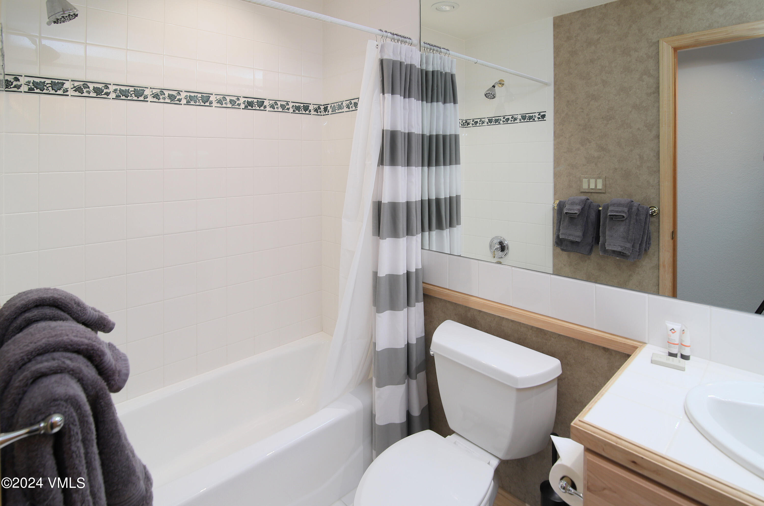 74 Cresta Road, Unit 202 Edwards, CO 81632 - Photo 10 of 16 aspenwood_202_bath_1