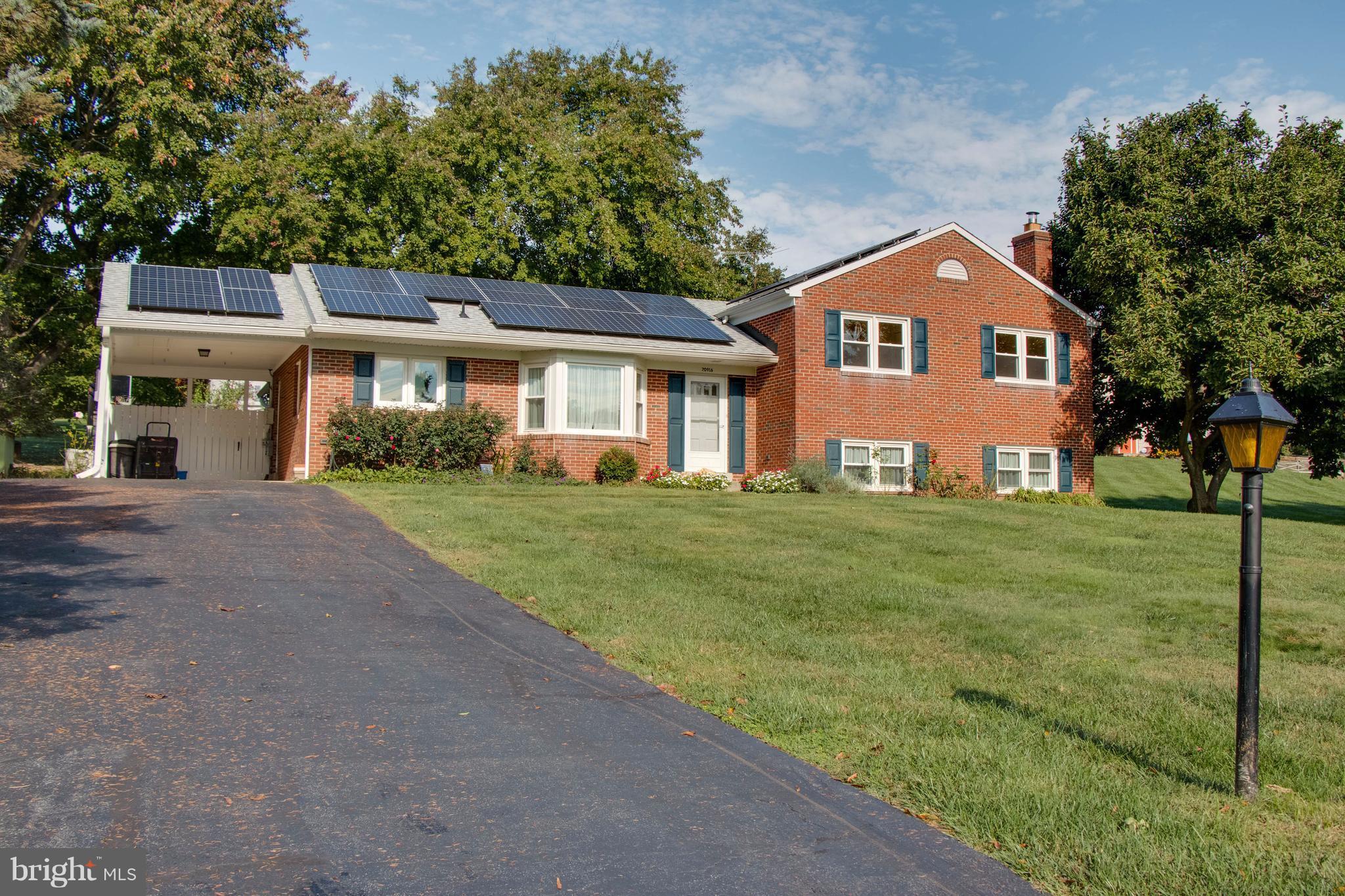 20916 Brooke Knolls Road Laytonsville, MD 20882 - Photo 2 of 30 Exterior (Front)