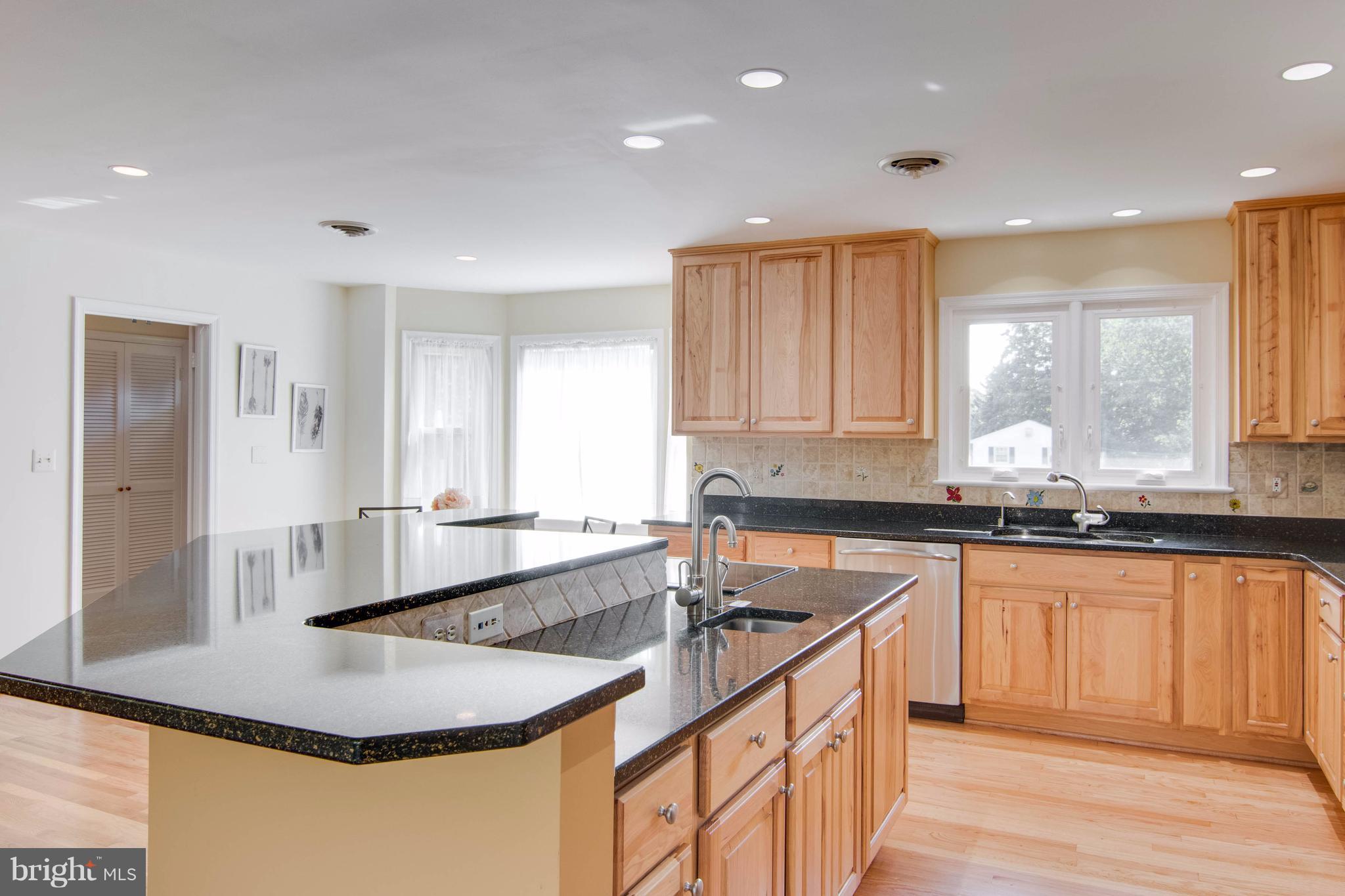 20916 Brooke Knolls Road Laytonsville, MD 20882 - Photo 9 of 30 Kitchen