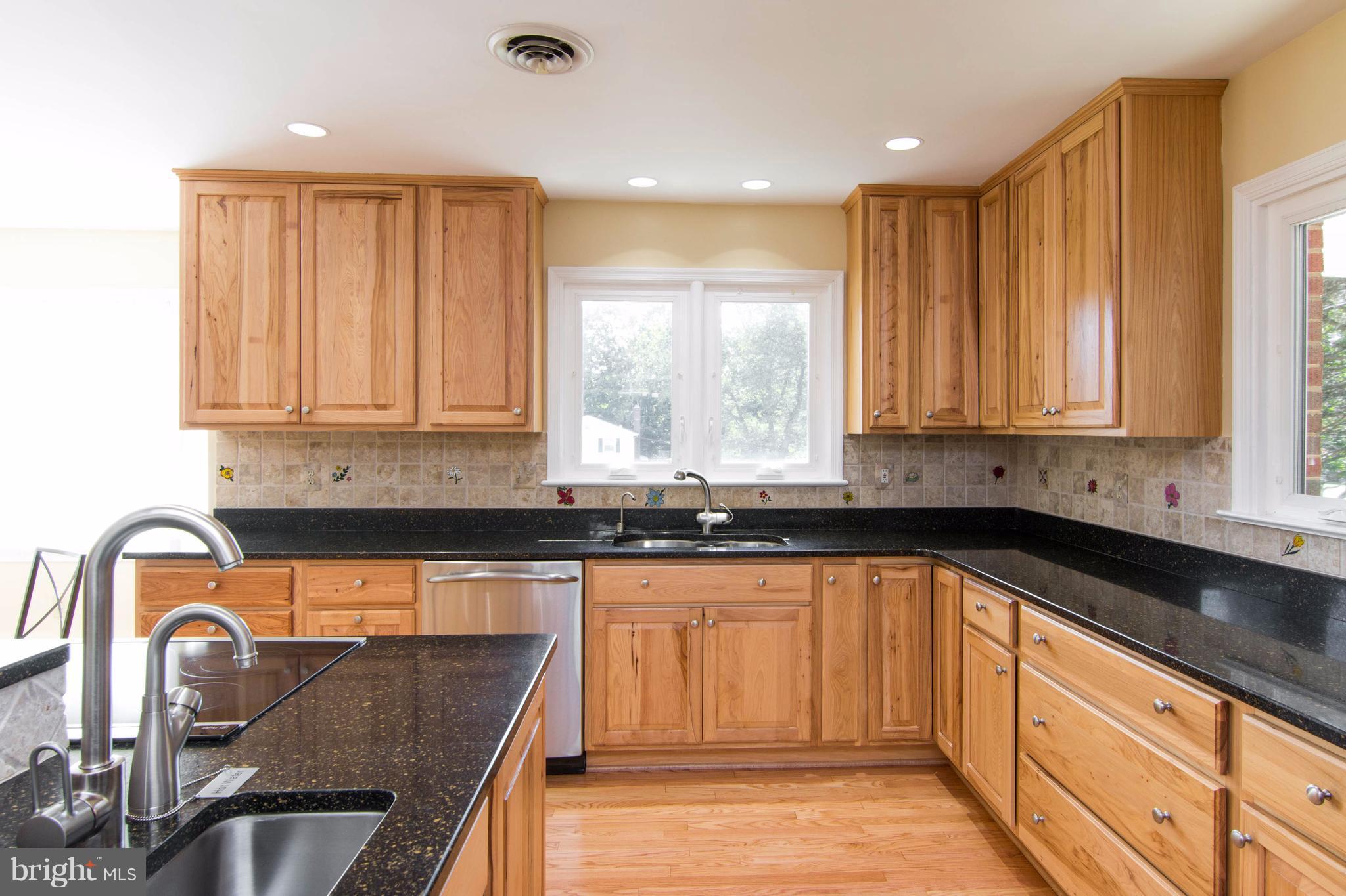20916 Brooke Knolls Road Laytonsville, MD 20882 - Photo 10 of 30 Kitchen