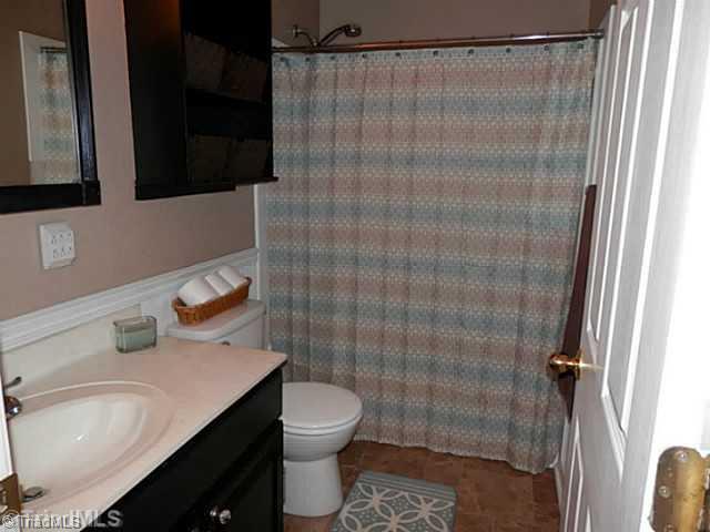 2909 Angell Road East Bend, NC 27018 - Photo 5 of 13 Bath.